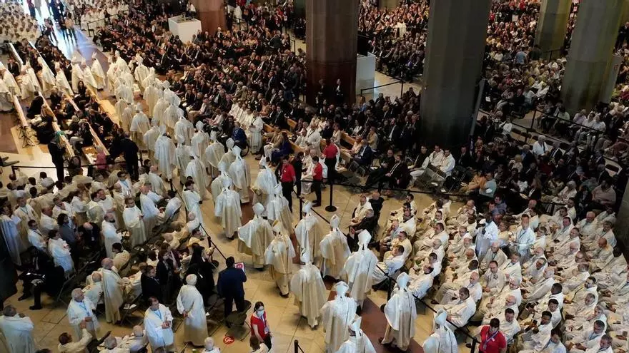 Patrullas de la Policía Nacional alrededor de la Sagrada Família en Barcelona