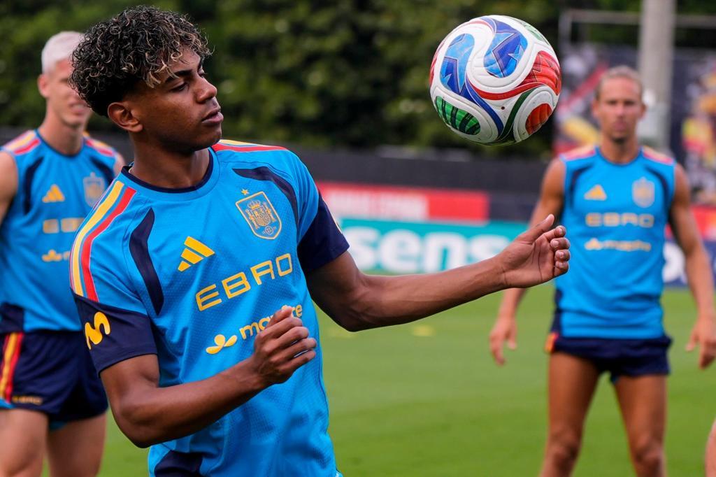 Lamine Yamal entrenando con la selección española en Chattanooga