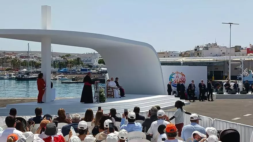 Papa León XIV en el muelle de Arguineguín, símbolo de la crisis migratoria en Canarias