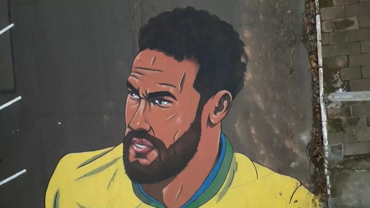 Aficionados pintando las gradas del Estadio de Gran Canaria en amarillo y azul