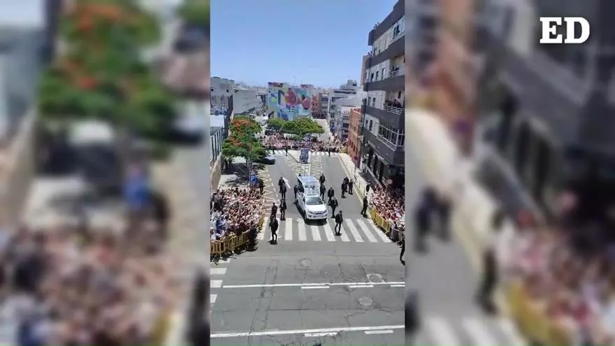 Jaume Collboni y Pere Navarro en el mirador del DHub con la Torre Glòries al fondo