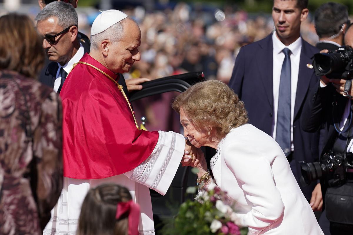 El Papa Francisco y la Reina Sofía en la oración y homenaje a la Virgen de la Almudena