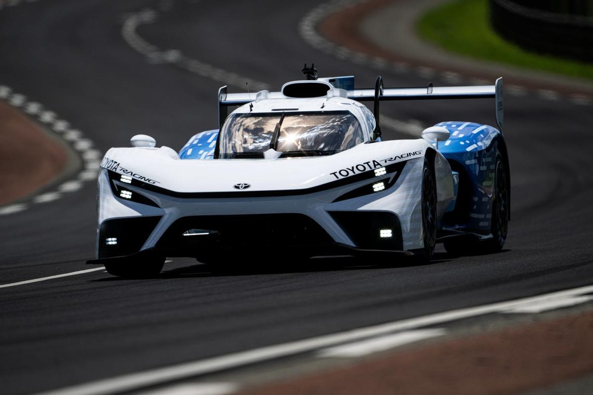 Toyota TR LH2 Racing Prototype en la pista de Le Mans 2026