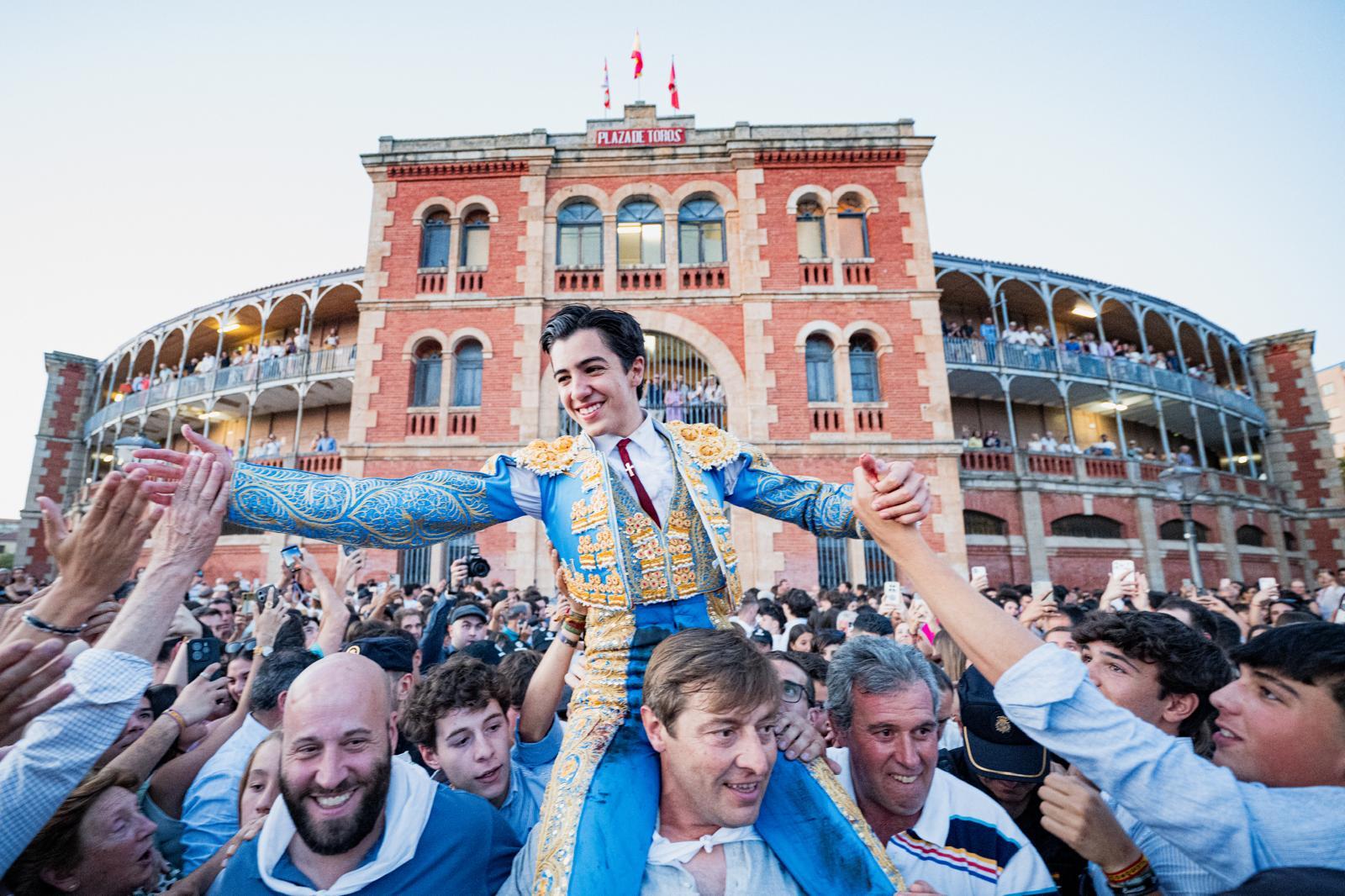 Marco Pérez triunfando en la arena de La Glorieta, Salamanca
