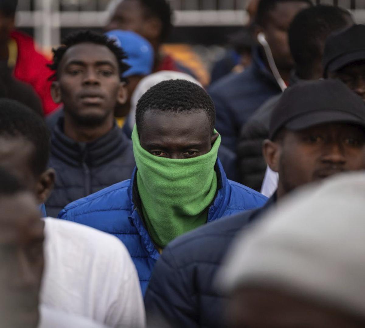 Papa León XIV saludando a los migrantes en el centro Las Raíces, Tenerife