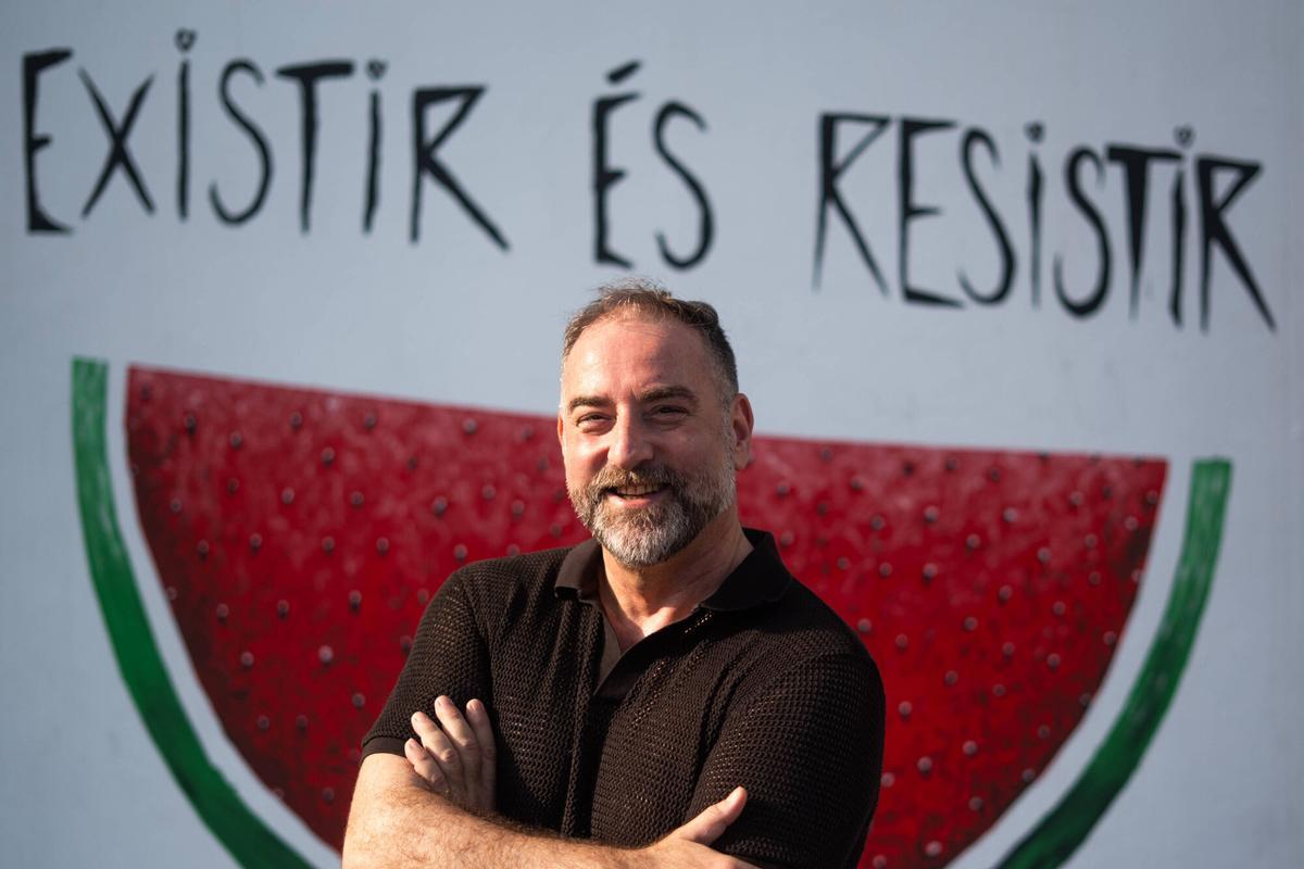 Portada del libro Quiérete mejor, maricón mostrando el título y al autor Gabriel J. Martín