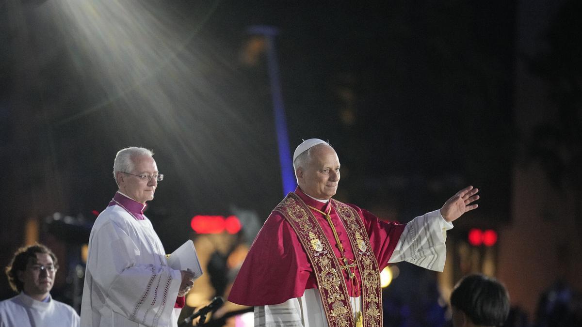 Papa León XIV Barcelona: bendice la Torre de Jesús y celebra en español y catalán