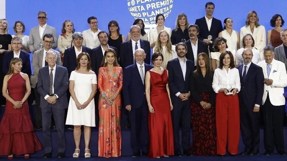 Premio Planeta 75.º aniversario: la mujer de rojo domina la noche madrileña