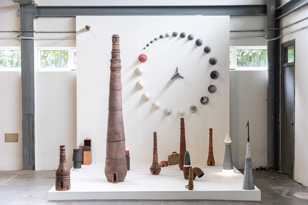 Escultura performativa de Natalia Domínguez inspirada en la estación meteorológica de Izaña