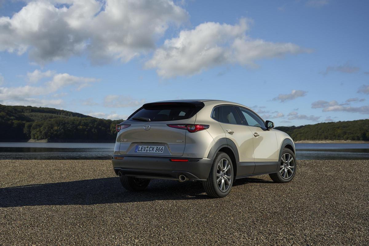 Detalle interior del Mazda CX-30 2027 con asientos ventilados