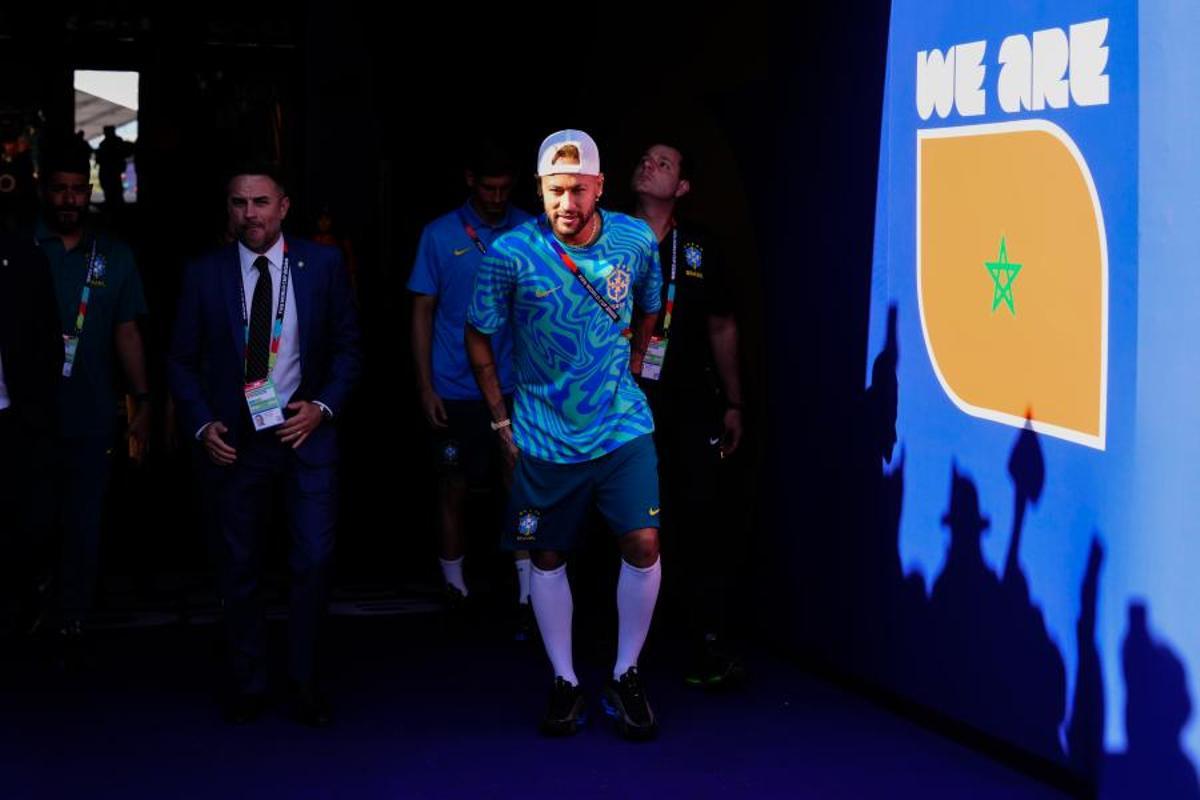 Jugadores de Brasil y Marruecos disputando el balón en el MetLife Stadium