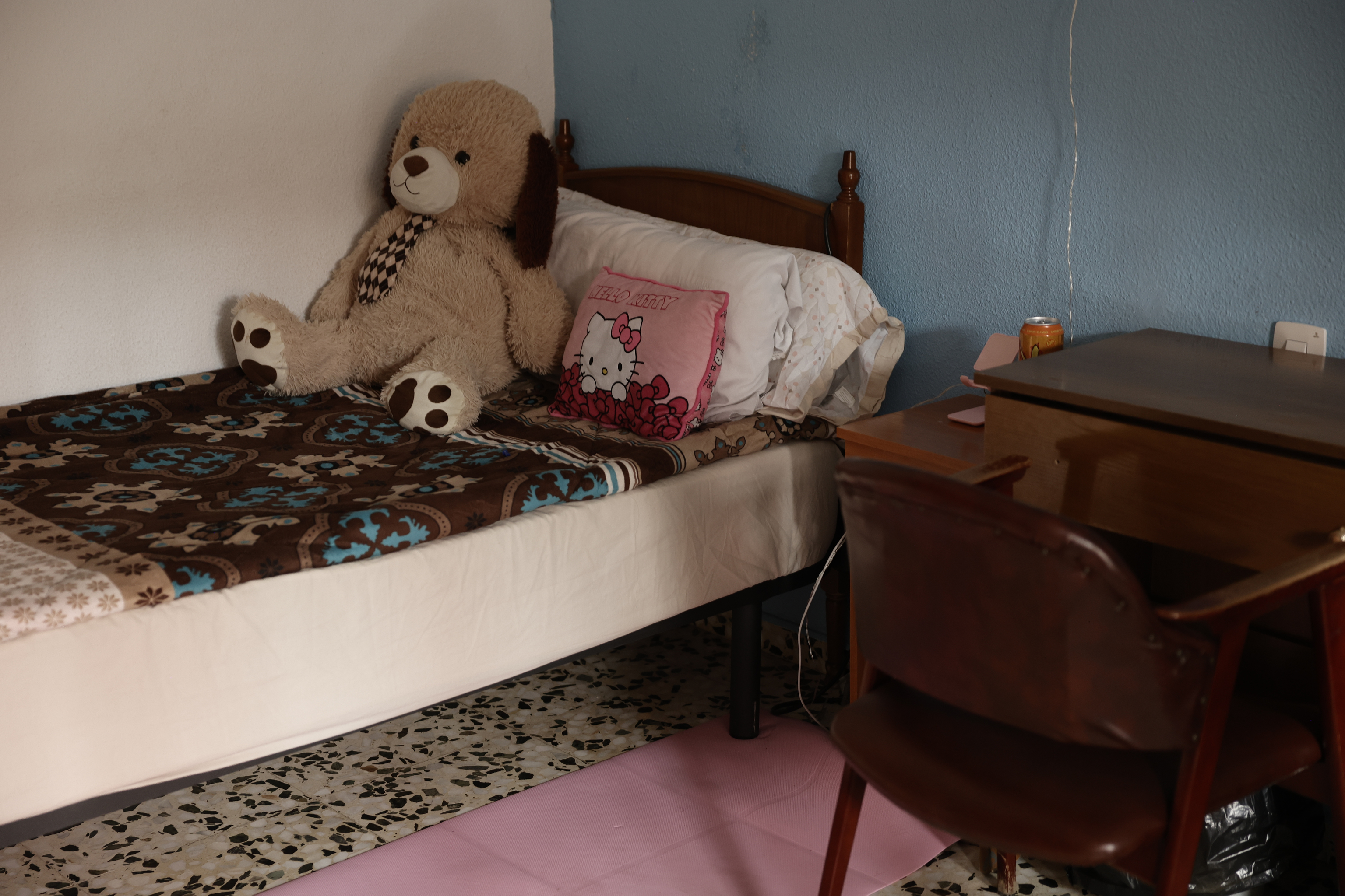 Nora en la sala común del centro de apoyo de la Fundación Mariana Allsopp