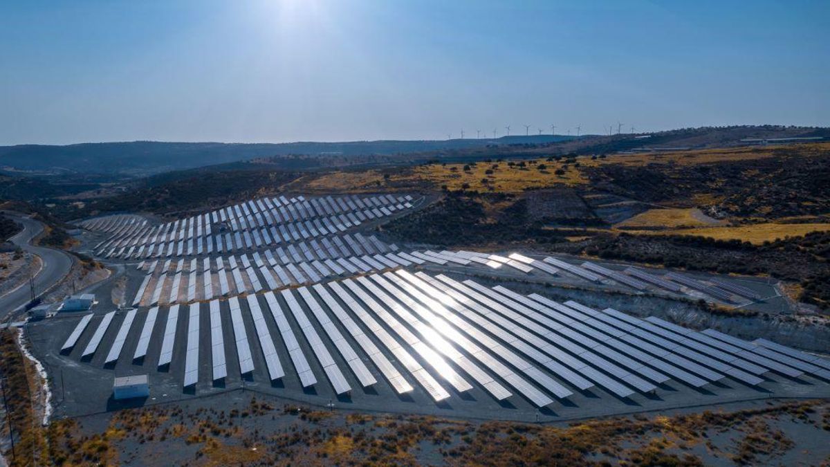 Elctricas españolas frenan inversiones en renovables y ponen el foco en redes