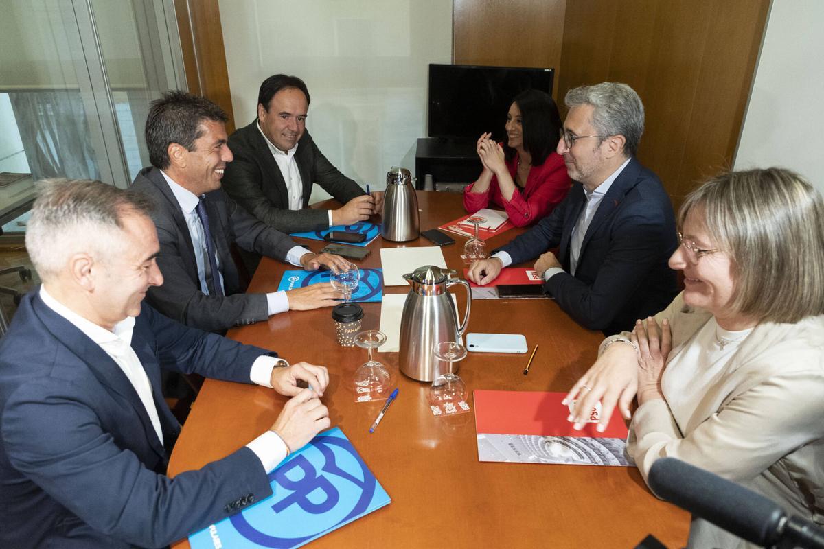Reunión de Pérez Llorca y Arcadi España en el Palau de la Generalitat