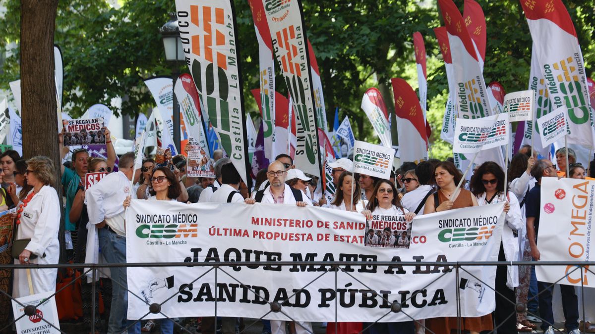 Huelga médica indefinida tras el verano: los sindicatos anuncian paro sin fecha límite