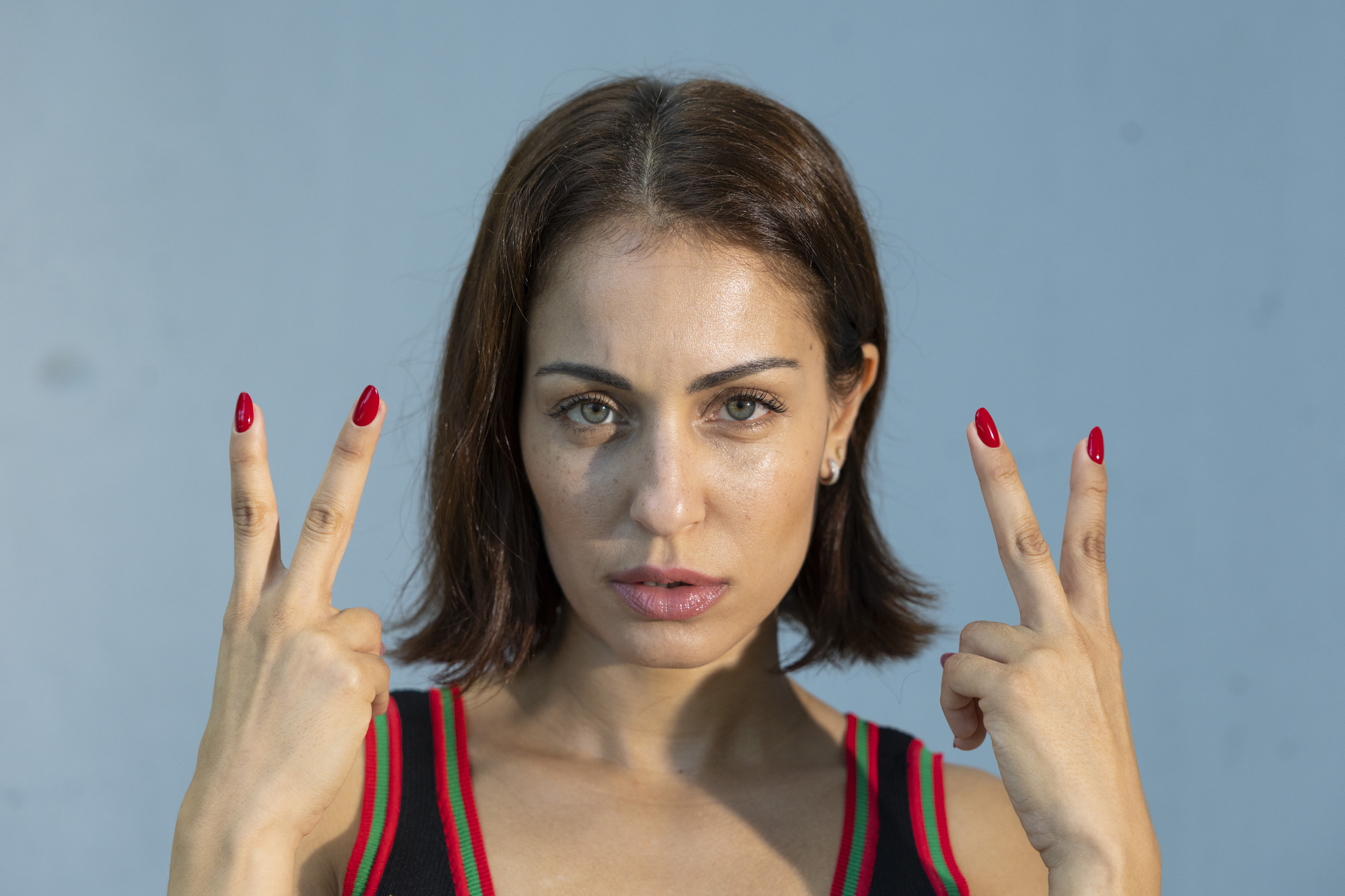 Hiba Abouk renuncia a trabajar con sionista y vuelve al teatro con "Cucaracha"