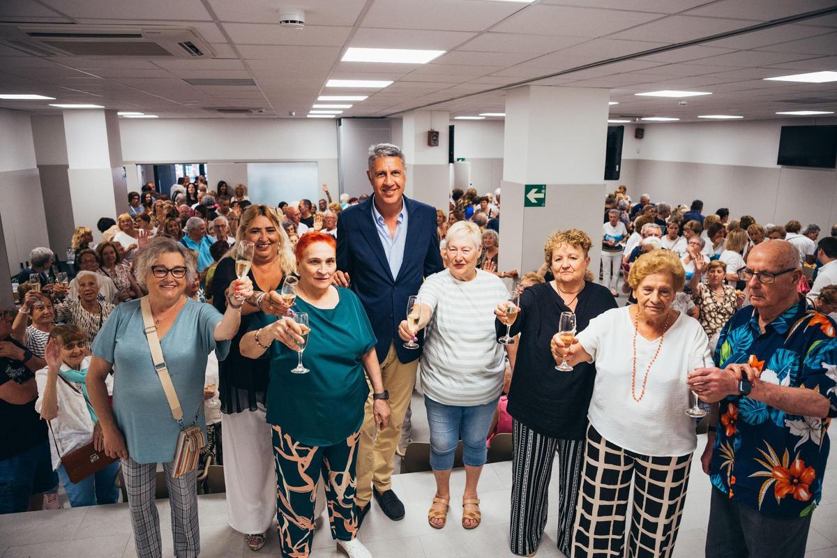 Inauguración del nuevo casal para mayores en Badalona, con el alcalde Xavier García Albiol entre los asistentes