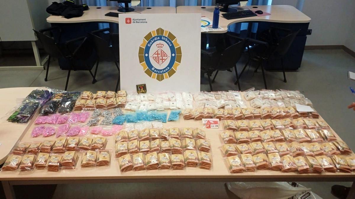 Detención de ciclista por uso del móvil revela alijo de droga en Barcelona
