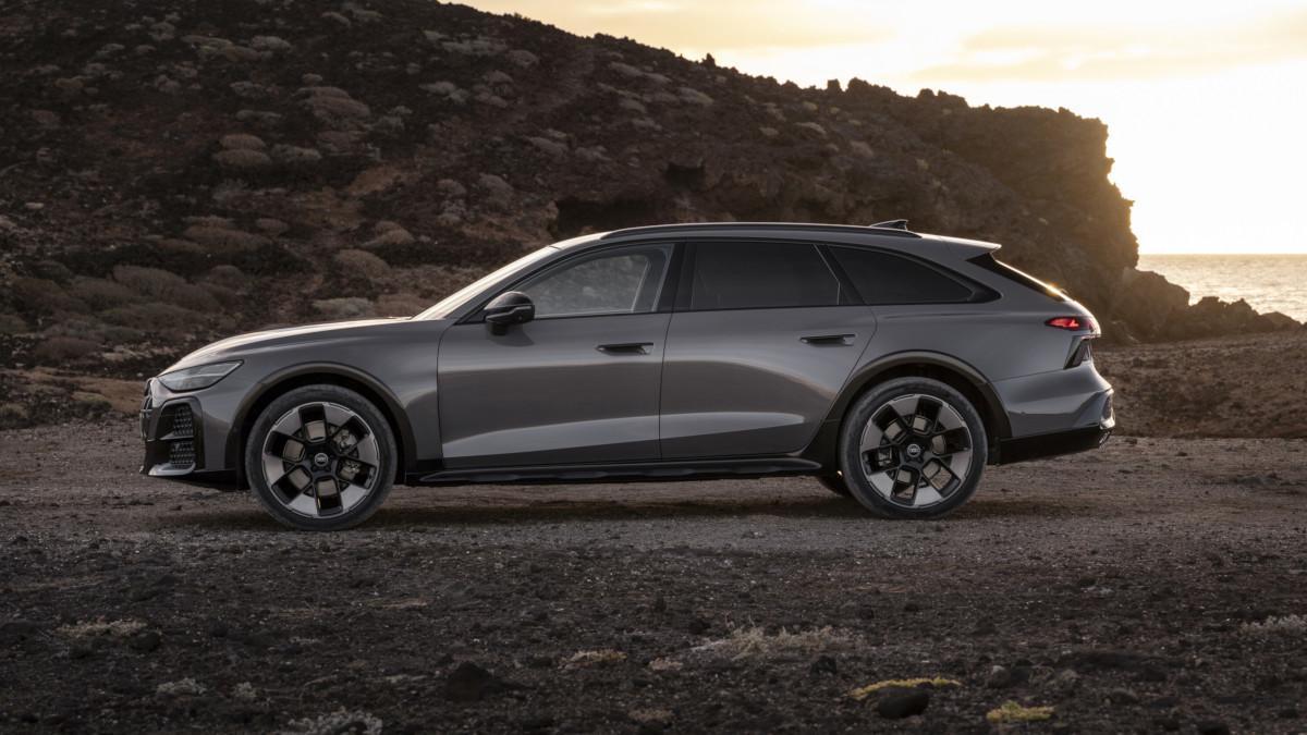 Audi A6 allroad 2026 en la carretera con paisaje de montaña