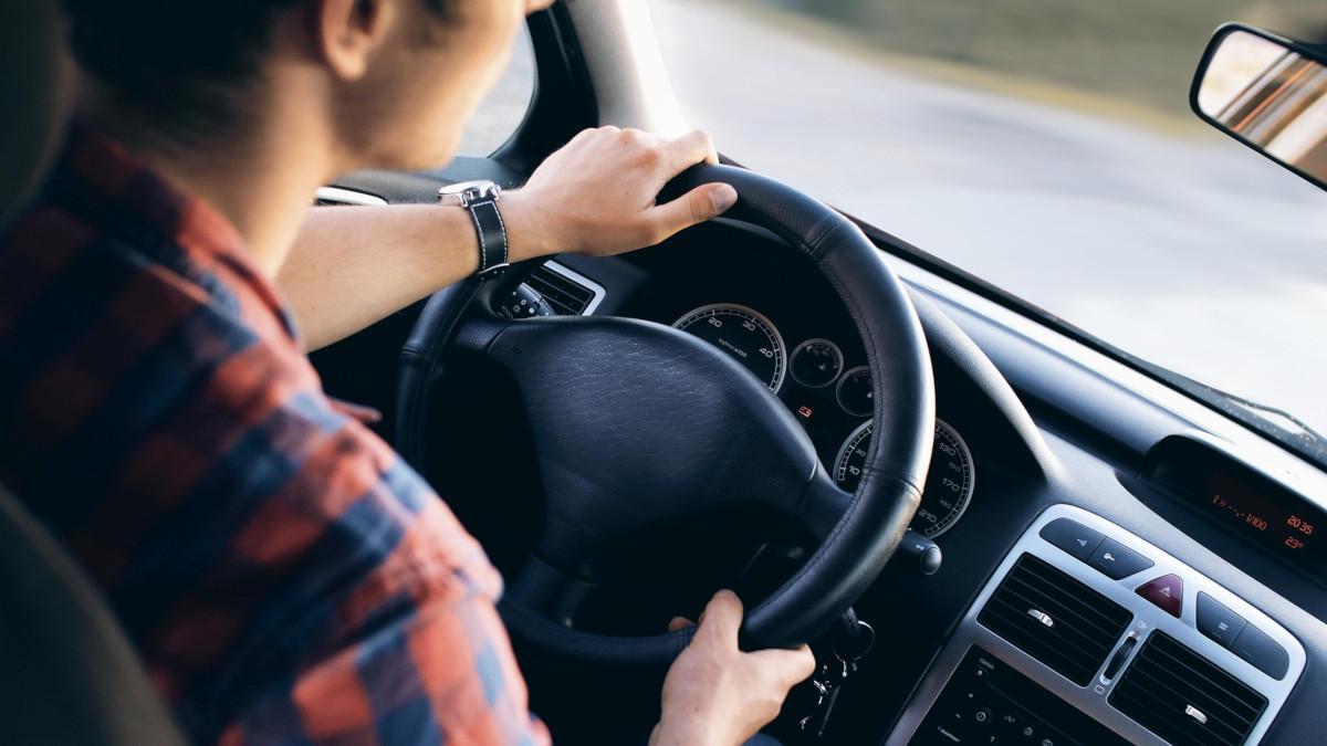Vibración del volante: Juan José Ebenezer revela las tres causas más habituales