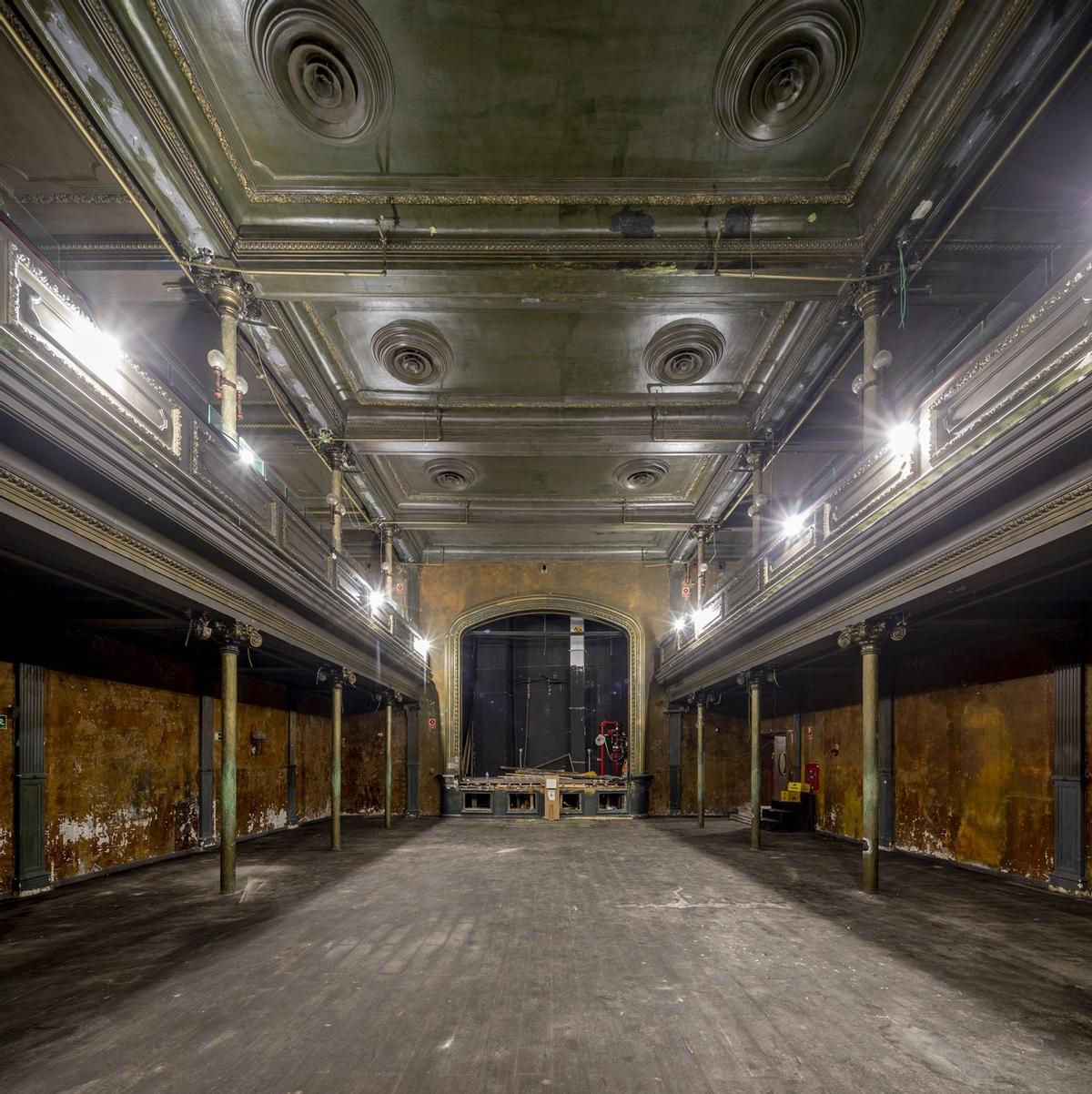 Planta del futuro Jai‑Alai Palacio, espacio diáfano preparado para exposiciones inmersivas