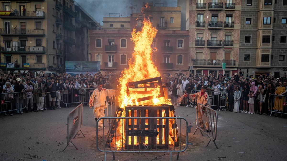 Hogueras de Sant Joan 2026 en Barcelona: fechas, barrios y la llegada de la Flama del Canigó