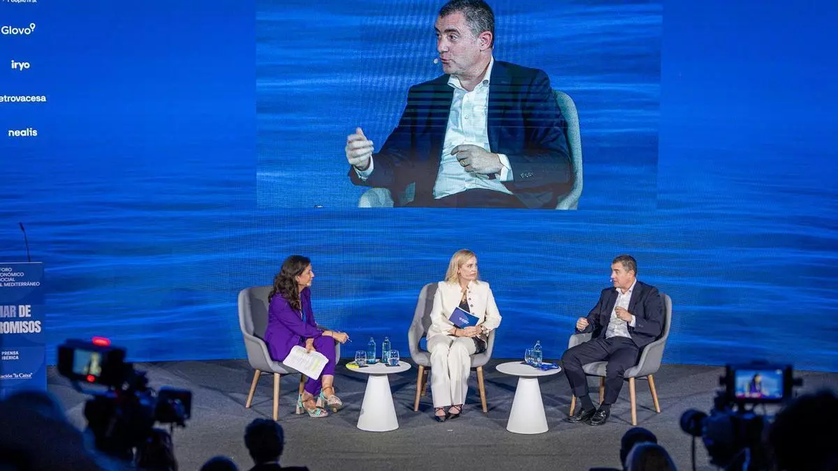 Comisario Costas Kadis hablando en el III Foro Económico y Social del Mediterráneo