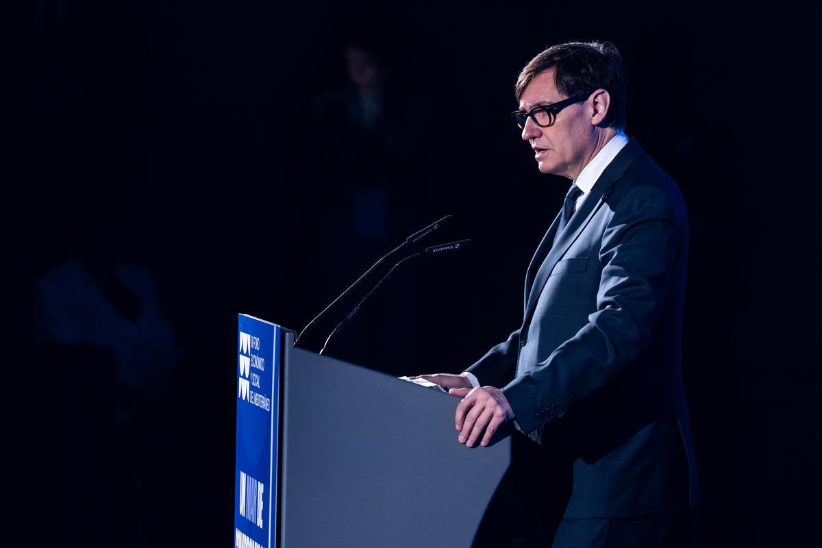 Imagen del rey Felipe VI hablando en el cierre del III Foro Económico y Social del Mediterráneo en el CosmoCaixa de Barcelona
