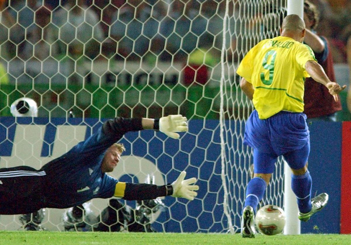 Carlo Ancelotti dirige un entrenamiento de la selección brasileña